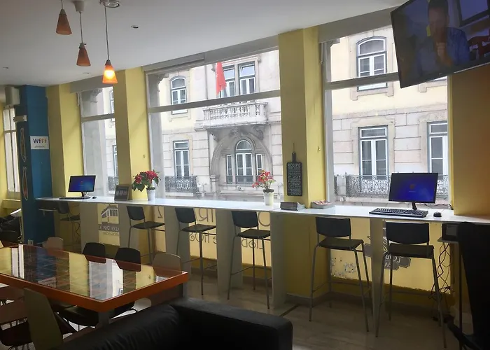 Golden Tram 242 Suites & Hostel