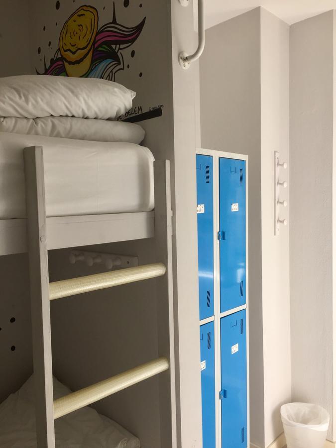 Hostel Golden Tram 242 &